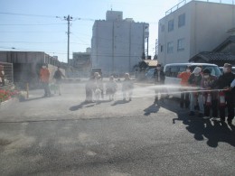 消火器から水の噴射