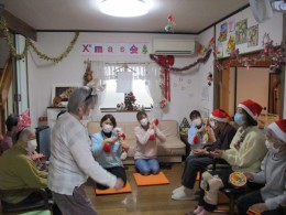 花笠音頭にのって、おもわず踊りだす利用者様♪