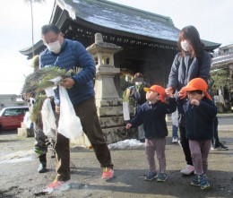 社長の様子を見守る子どもたち